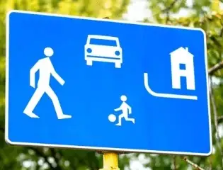 Дорожні знаки, сигнали та розпорядження у дорожньому русі